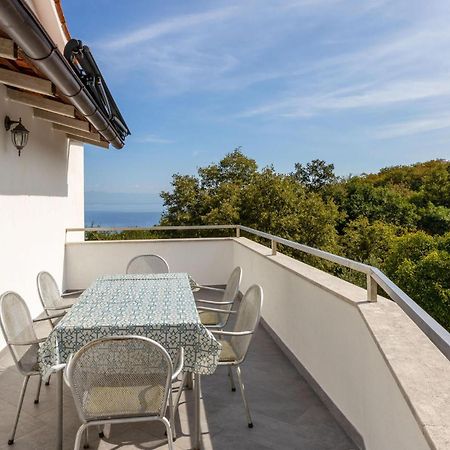 Lovely Apartment In Brsec With House Sea View Exterior photo